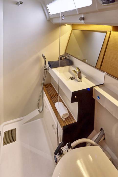 Jeanneau Sun Odyssey 440 Interior - 19.JPG