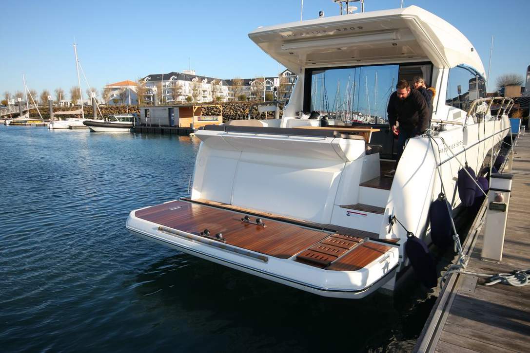 Prestige 520 S Exterior - 18.JPG