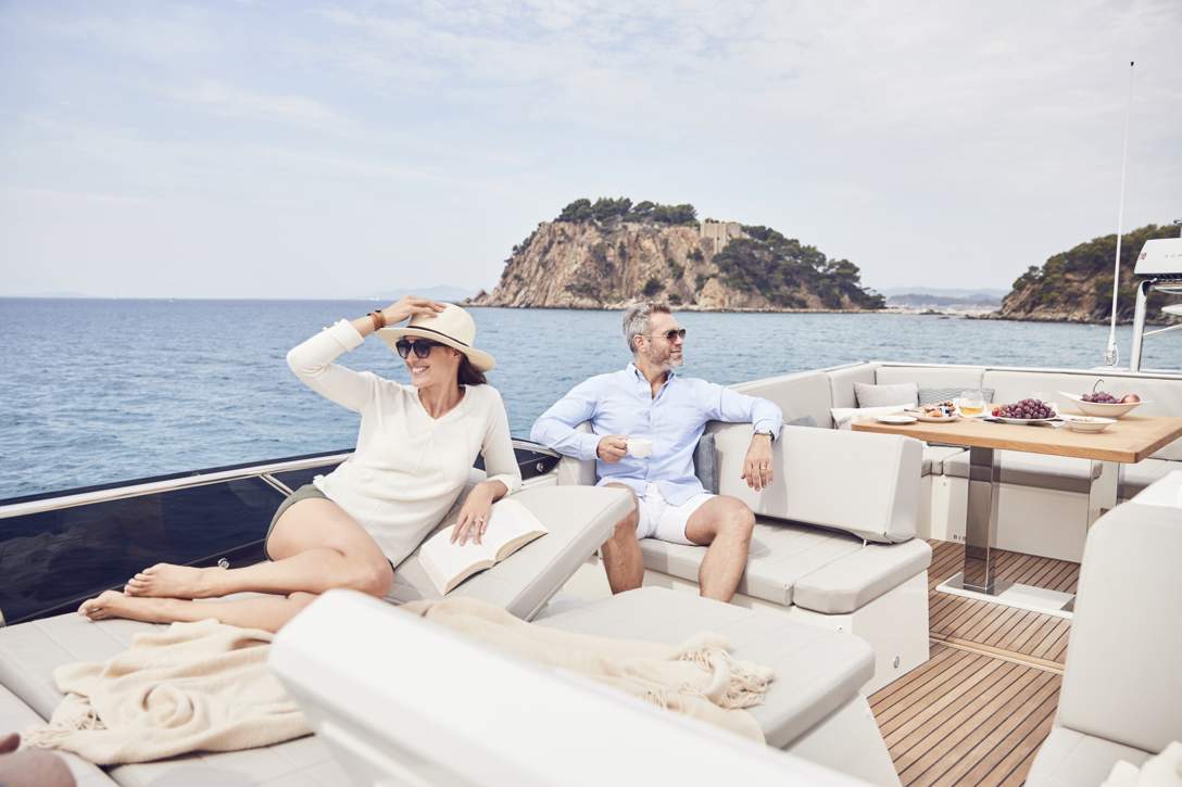 Prestige 520 Flybridge Exterior - 28.JPG