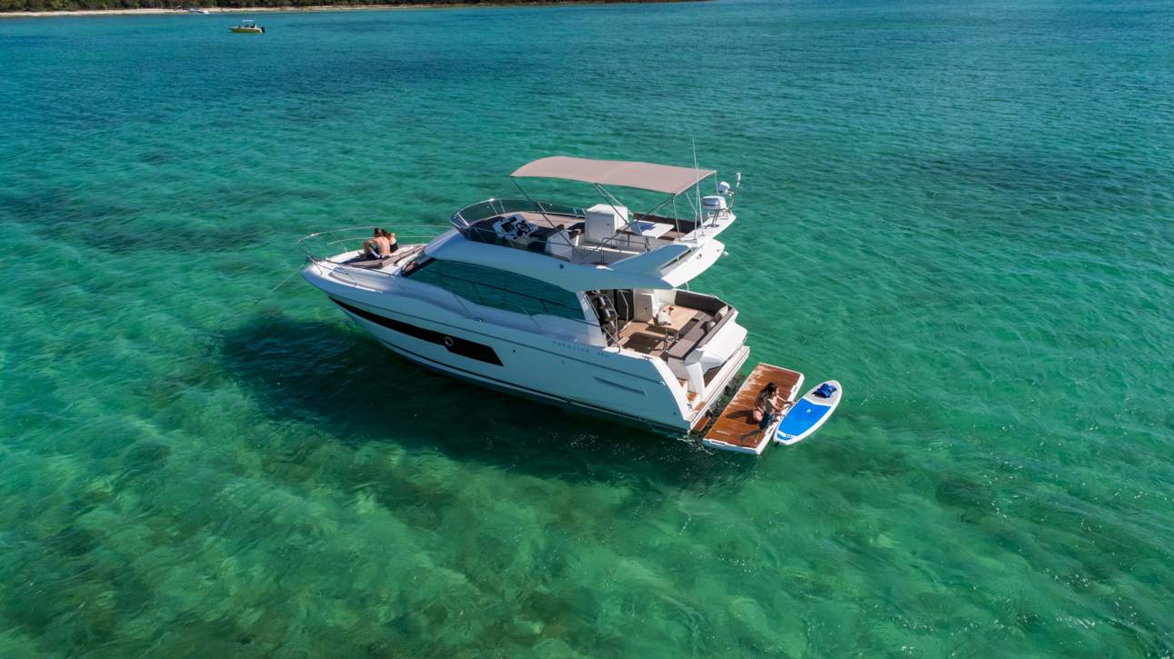 Prestige 460 Flybridge Exterior - 8.JPG