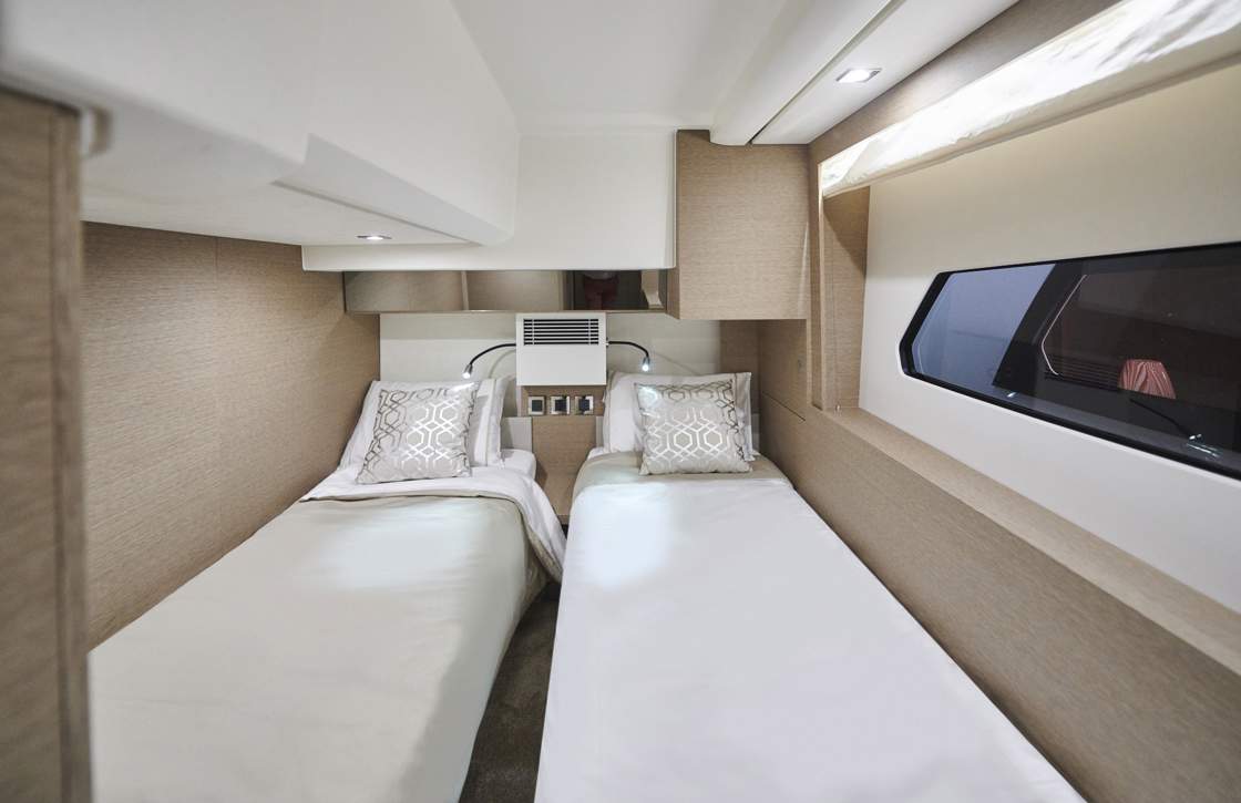 Prestige 460 S Interior - 2.JPG