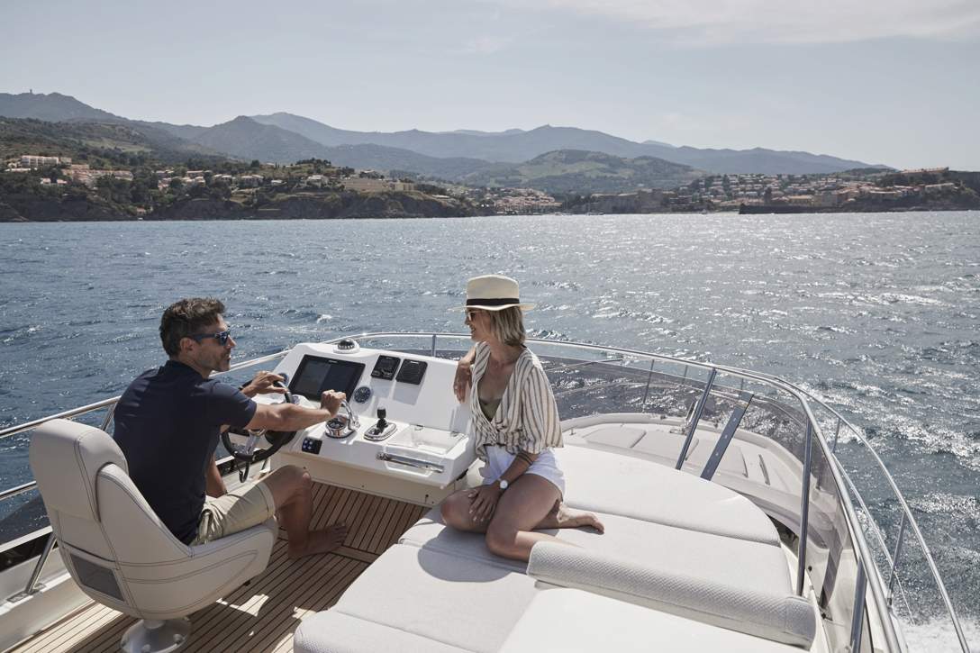 Prestige 420 Fly Interior - 5.JPG