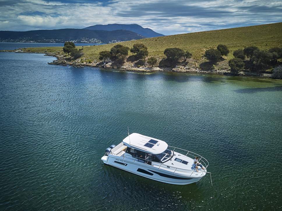 Jeanneau Merry Fisher 1095 HB Exterior - 1.jpg
