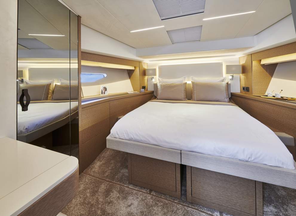 Prestige 590 Flybridge Interior - 23.JPG