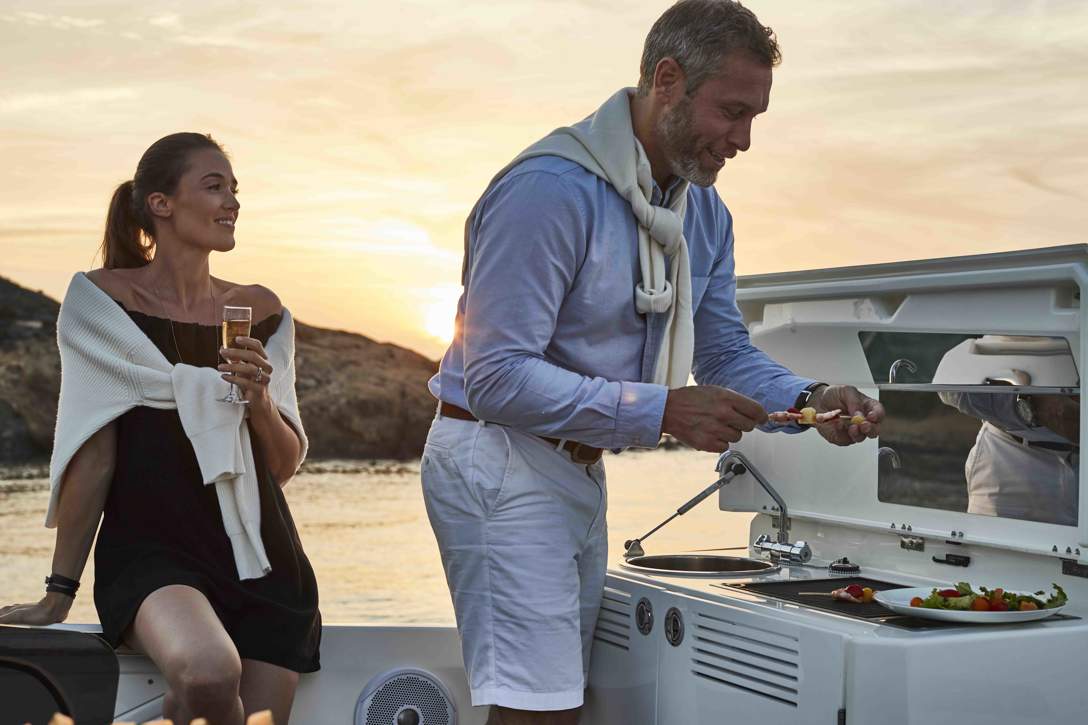 Prestige 520 Flybridge Exterior - 19.JPG