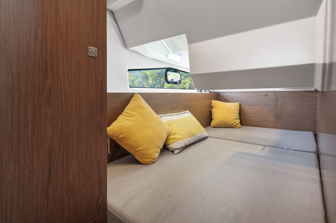 Jeanneau Merry Fisher 1095 HB Interior - 34.JPG