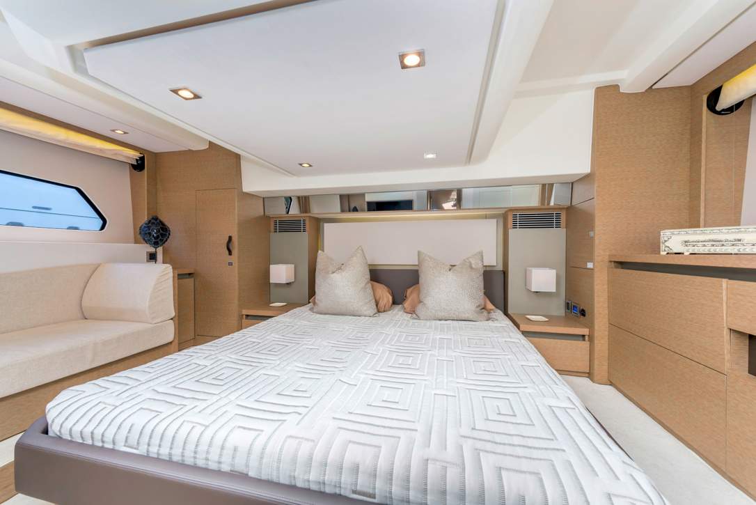 Prestige 460 S Interior - 4.JPG