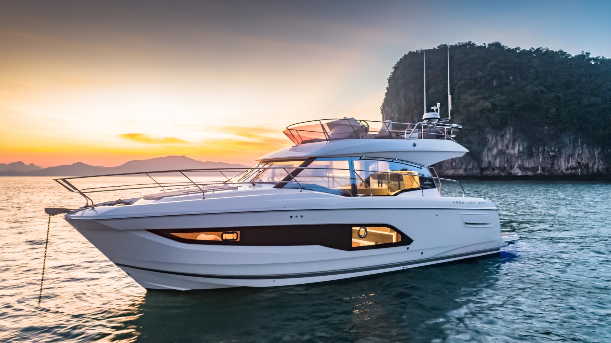Prestige 420 Fly Exterior - 7.JPG