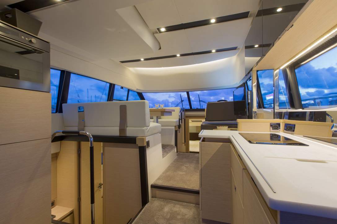 Prestige 420 Fly Interior - 44.JPG