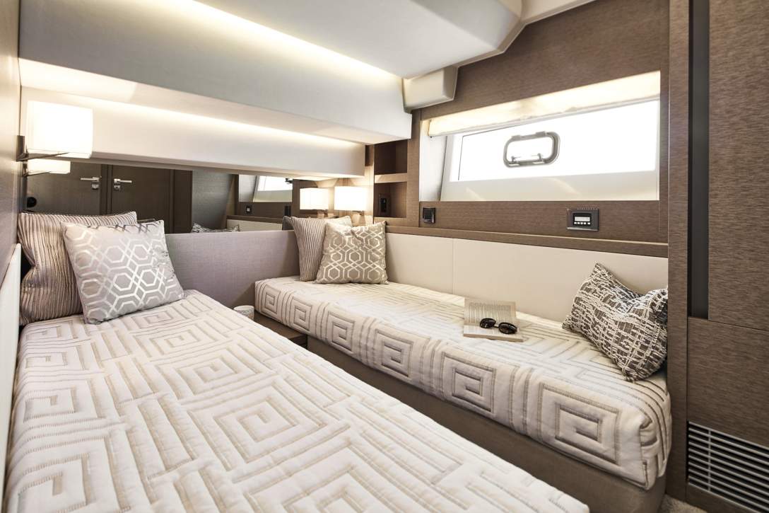 Prestige 630 S Interior - 18.JPG