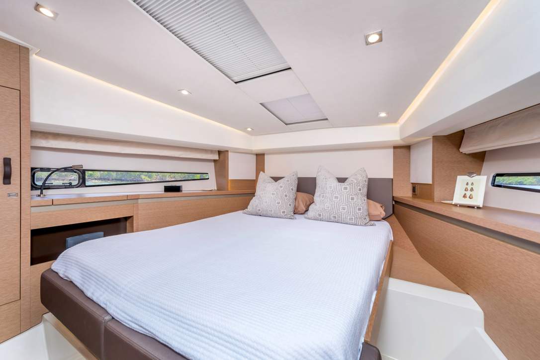 Prestige 460 S Interior - 8.JPG
