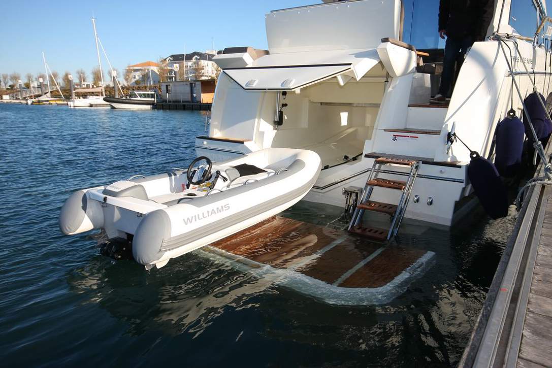 Prestige 520 S Exterior - 19.JPG