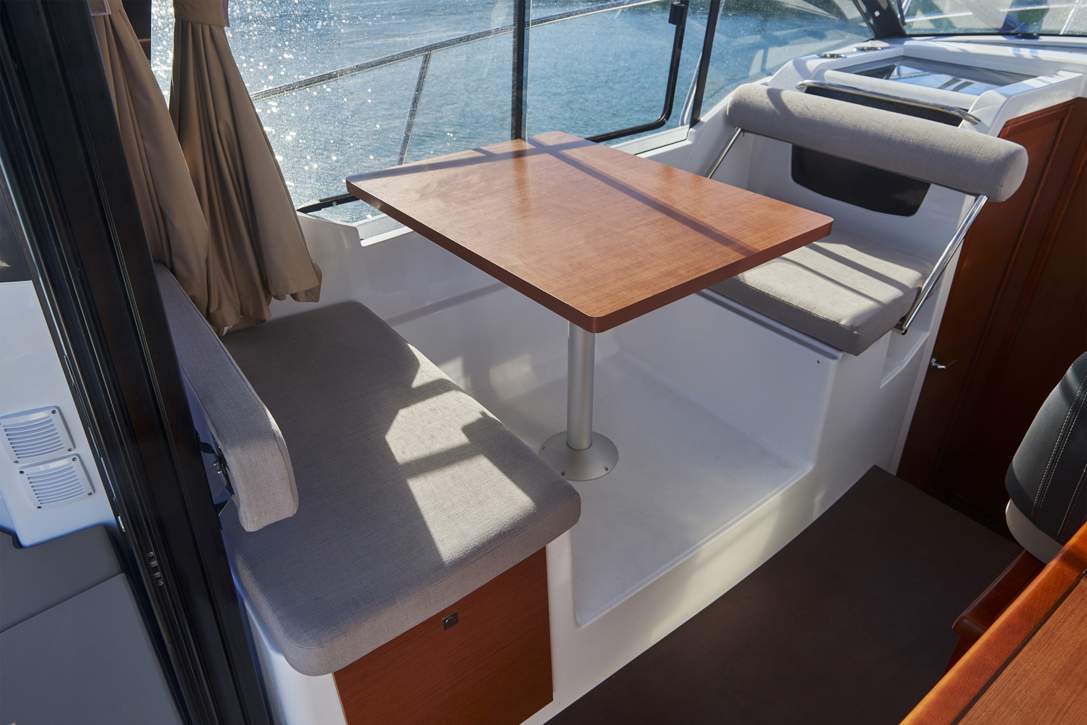 Jeanneau Merry Fisher 895 HB Interior - 16.JPG