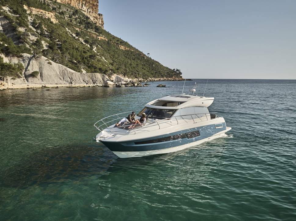 Prestige 460 S Exterior - 34.JPG
