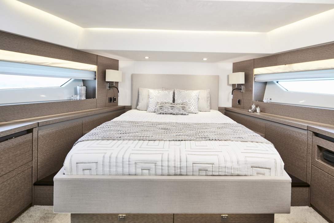 Prestige 630 Flybridge Interior - 19.JPG