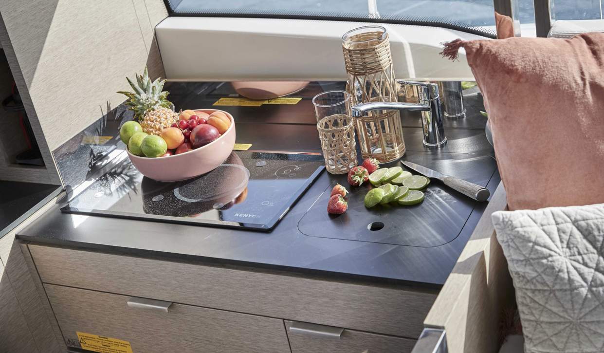Prestige 420 Fly Interior - 16.JPG