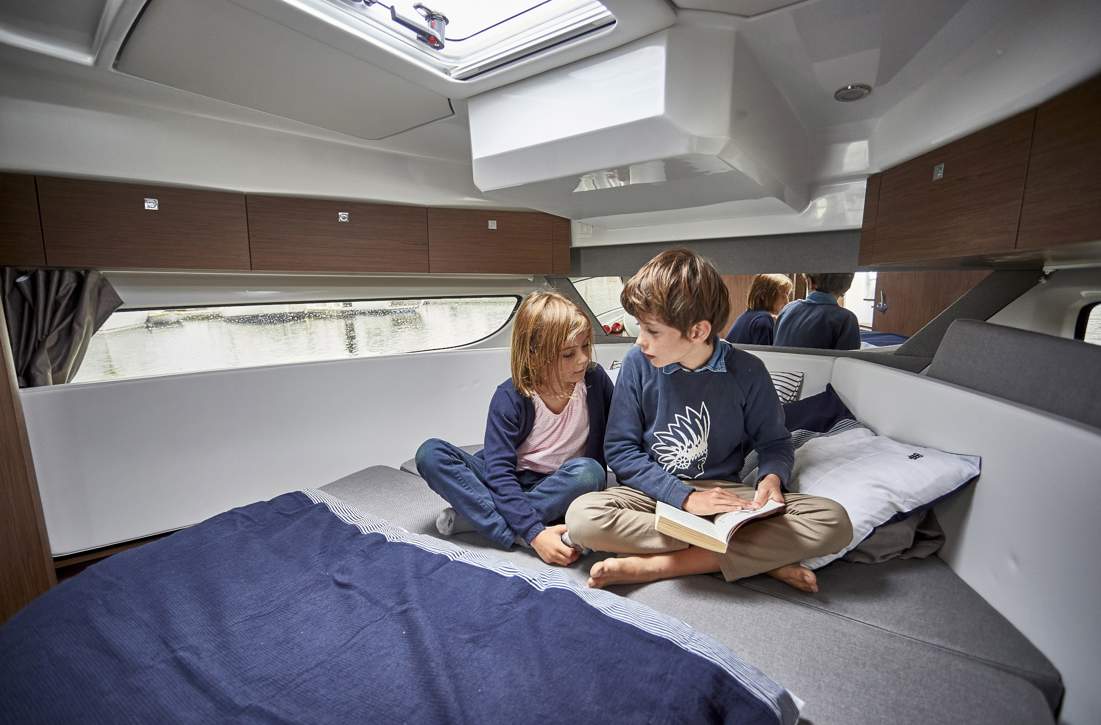 Jeanneau Merry Fisher 1095 HB Interior - 15.JPG