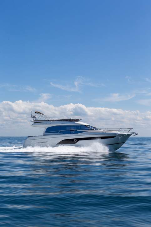 Prestige 520 Flybridge Exterior - 41.JPG