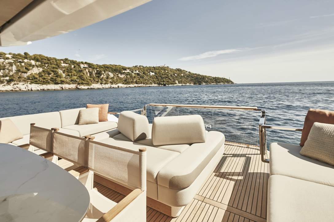 Prestige X70 Exterior - 13.JPG