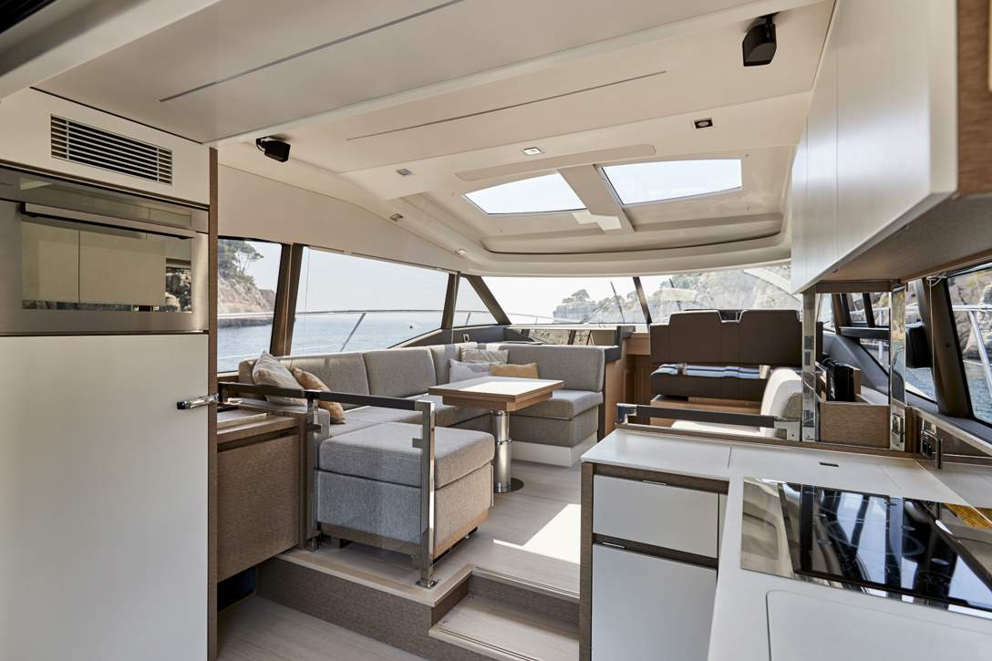 Prestige 460 S Interior - 13.JPG