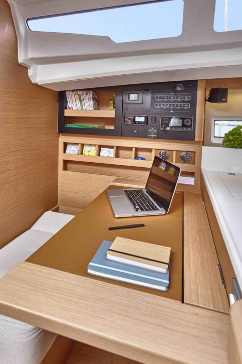 Jeanneau Sun Odyssey 440 Interior - 23.JPG