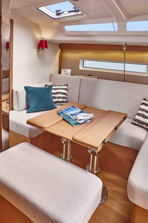 Jeanneau Sun Odyssey 440 Interior - 6.JPG