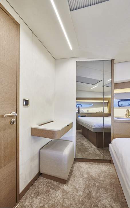 Prestige 590 Flybridge Interior - 36.JPG