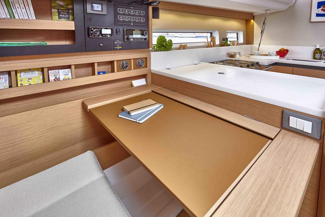 Jeanneau Sun Odyssey 440 Interior - 25.JPG