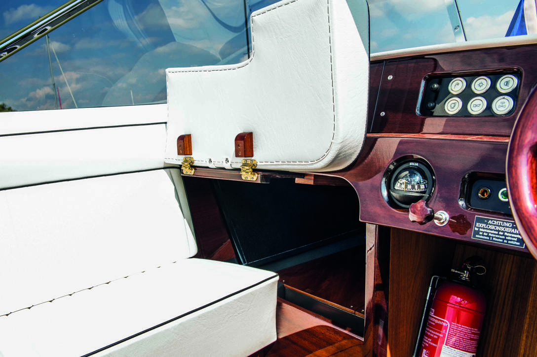 Boesch 620 Cabrio De Luxe Interior - 3.jpg