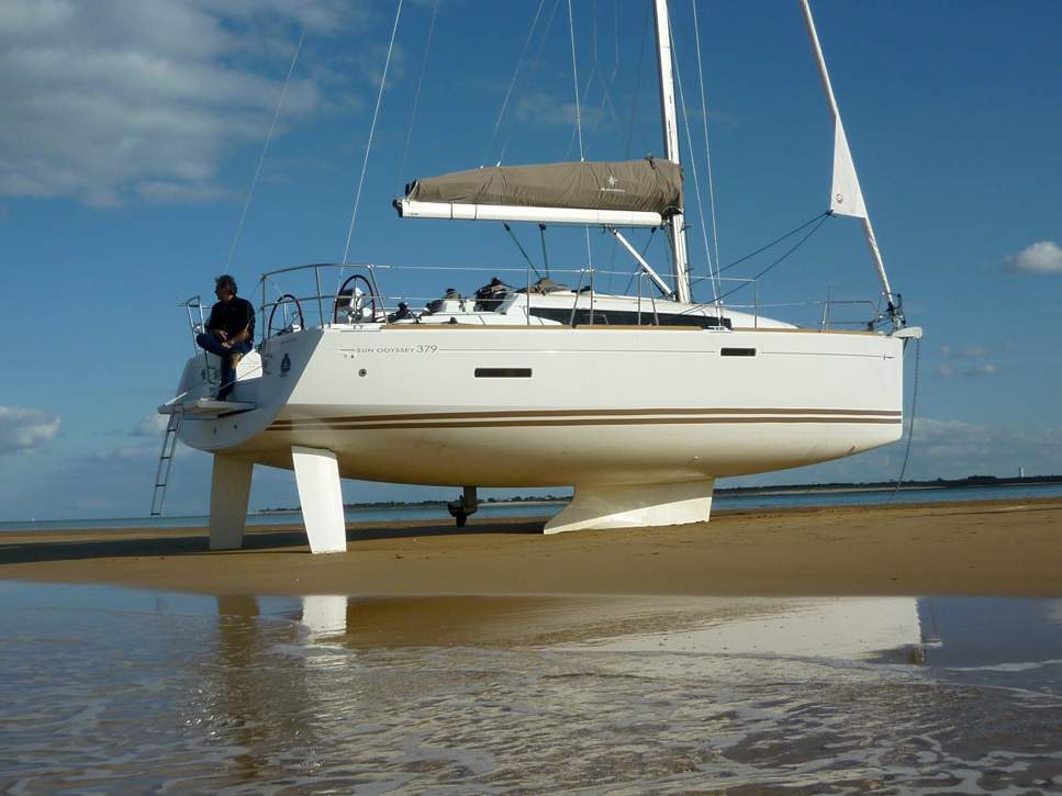 Jeanneau Sun Odyssey 389 Exterior - 28.JPG