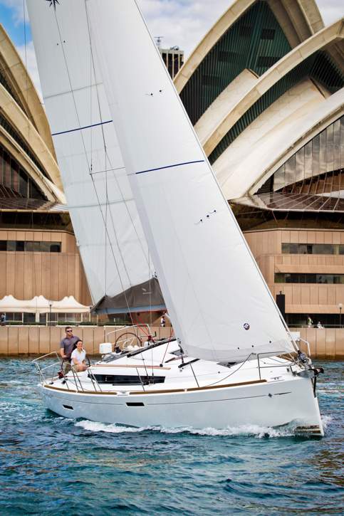 Jeanneau Sun Odyssey 389 Exterior - 11.jpg