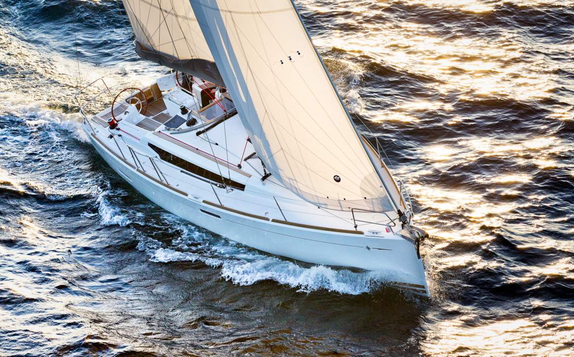 Jeanneau Sun Odyssey 389 Exterior - 16.jpg
