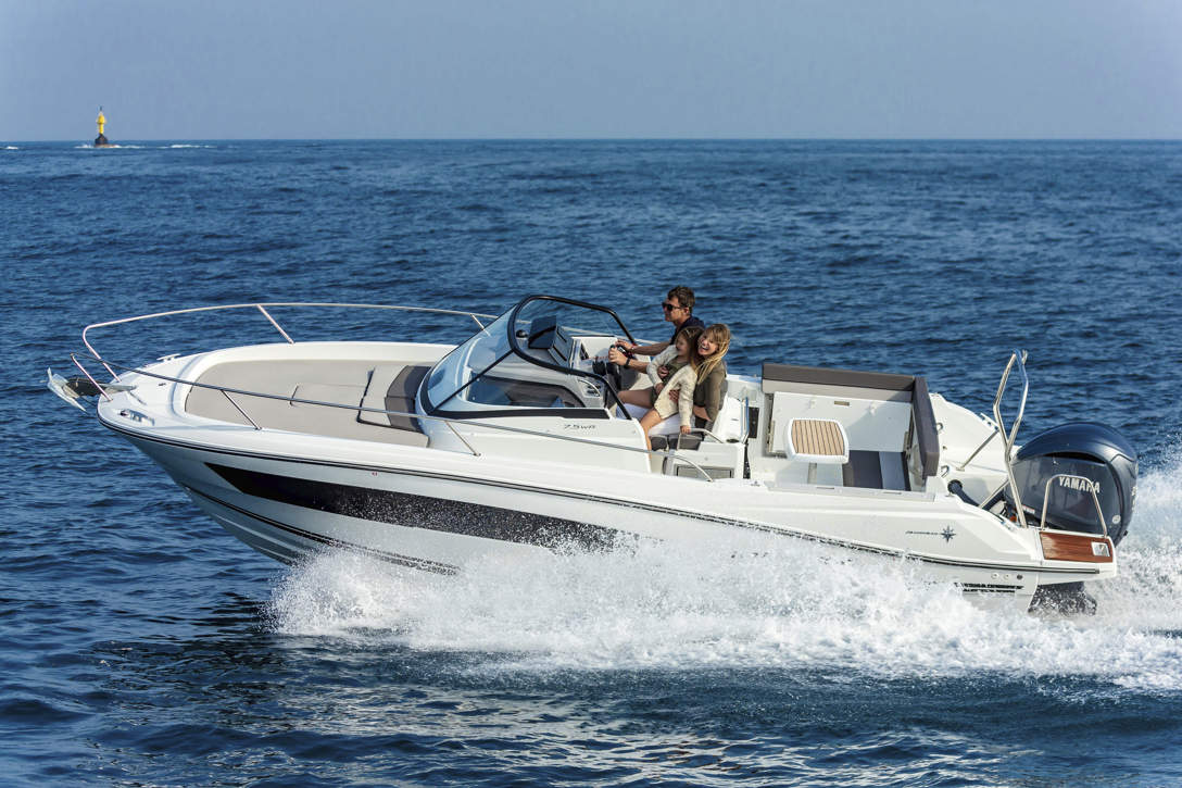 CAP CAMARAT 7.5WA IMAGE EXTERIOR RUNNING (1)