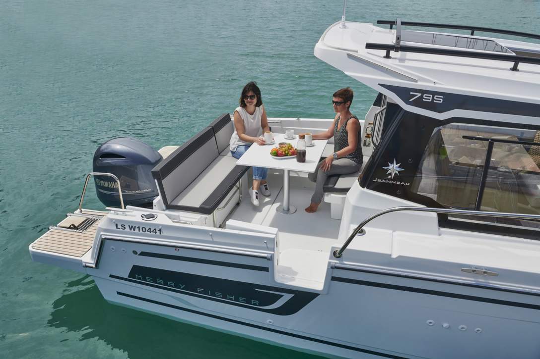 Jeanneau Merry Fisher 795 Serie 2 HB Exterior - 21.JPG