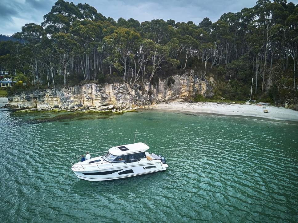 Jeanneau Merry Fisher 1095 HB Exterior - 2.jpg