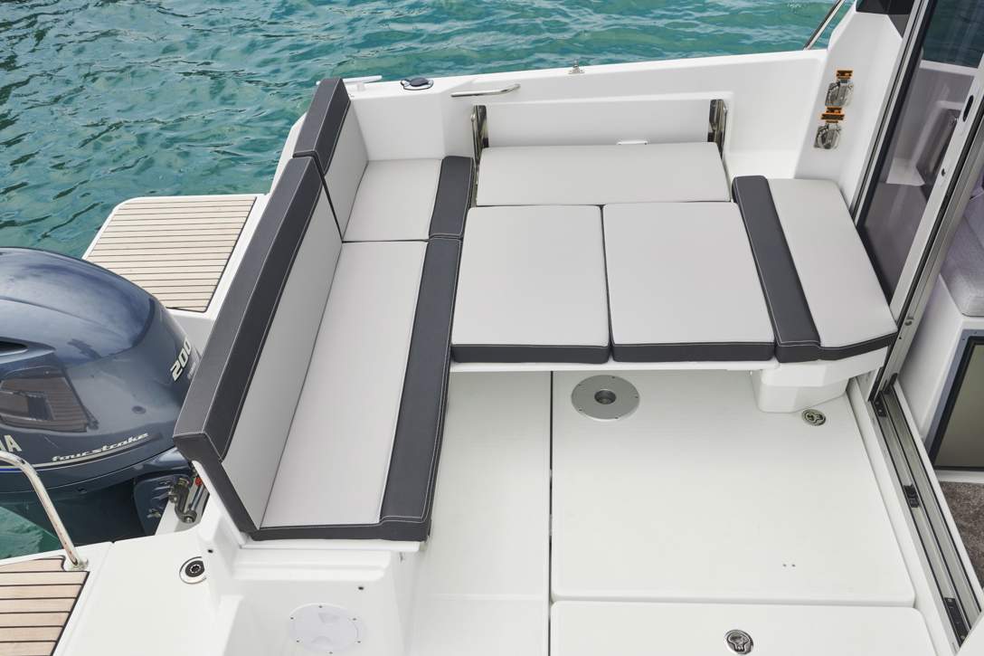 Jeanneau Merry Fisher 795 Serie 2 HB Exterior - 25.JPG