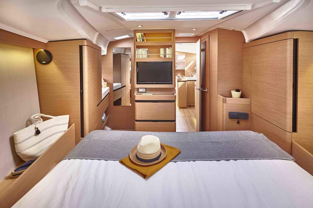 Jeanneau Sun Odyssey 490 Interior - 9.JPG