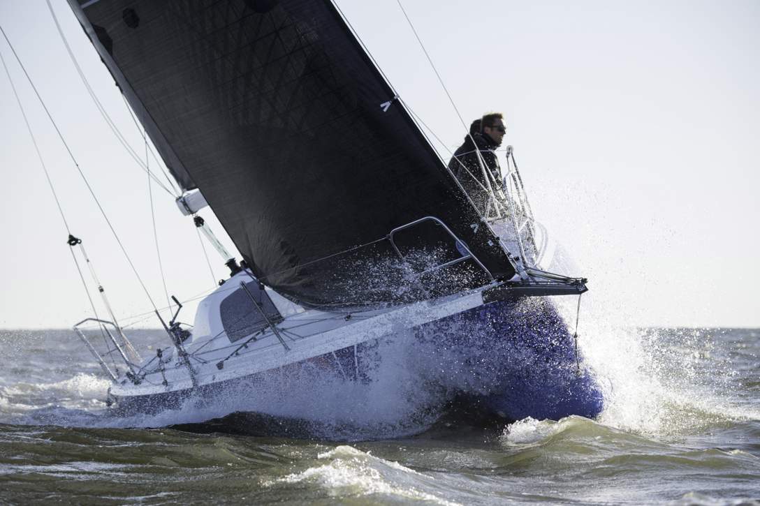 Jeanneau Sun Fast 3300 Exterior - 18.JPG