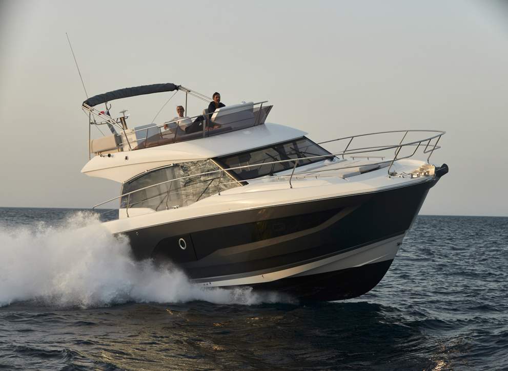 Prestige 420 Fly Exterior - 26.JPG