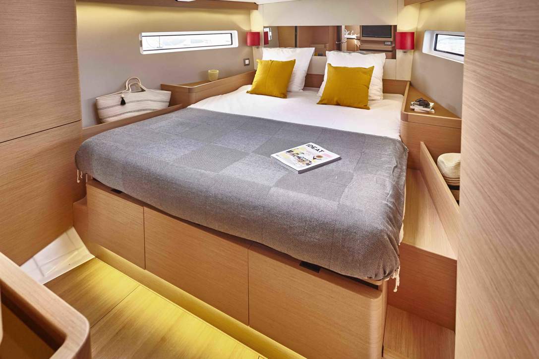 Jeanneau Sun Odyssey 490 Interior - 11.JPG