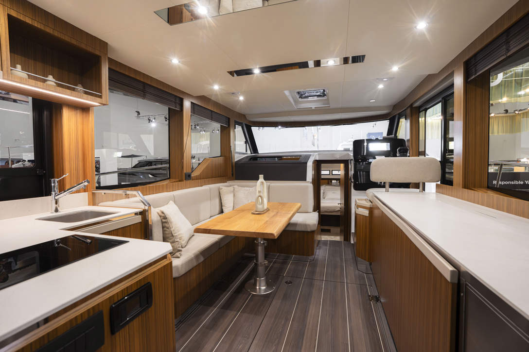GL42 Interior 14