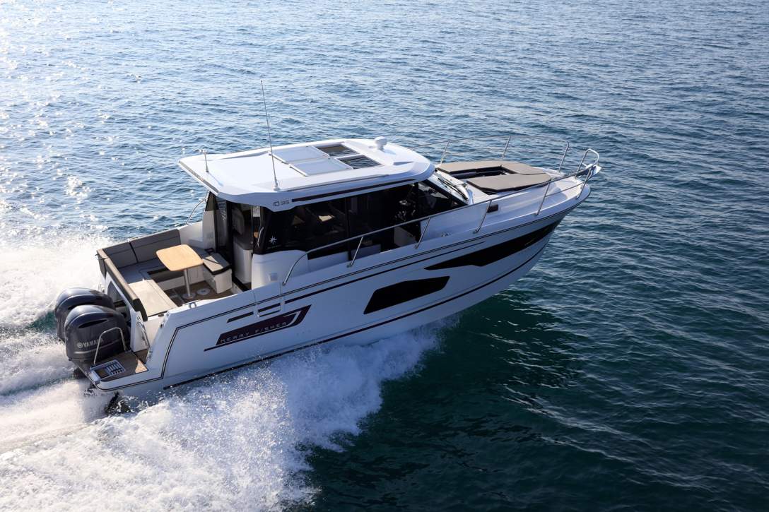 Jeanneau Merry Fisher 1095 HB Exterior - 14.JPG