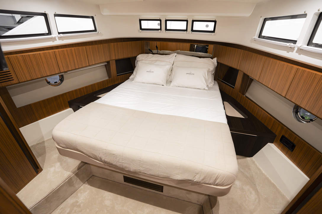GL42 Interior 15