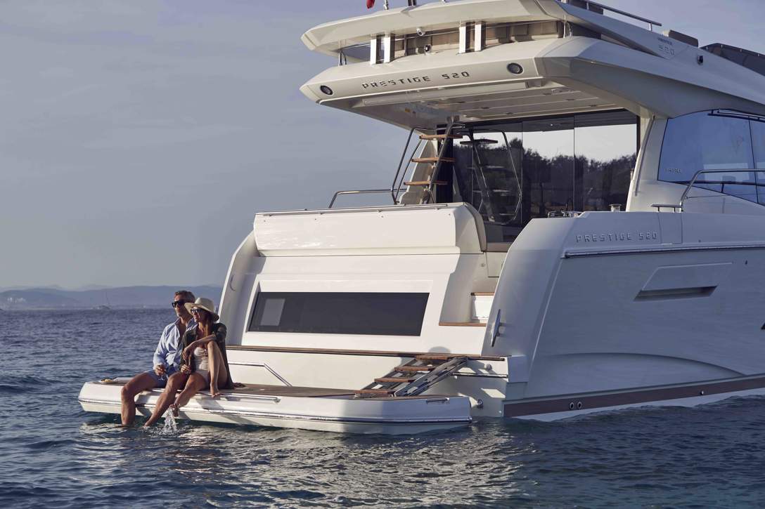 Prestige 520 Flybridge Exterior - 18.JPG