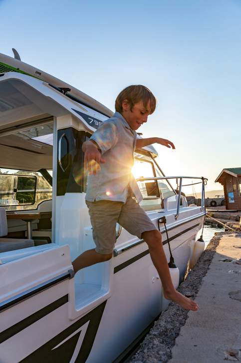 Jeanneau Merry Fisher 795 Serie 2 HB Exterior - 56.JPG
