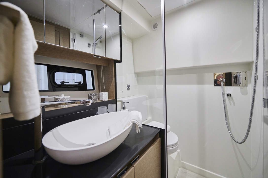 Prestige 460 Flybridge Interior - 15.jpg
