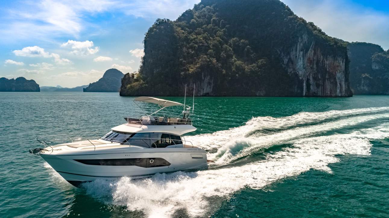 Prestige 420 Fly Exterior - 27.JPG