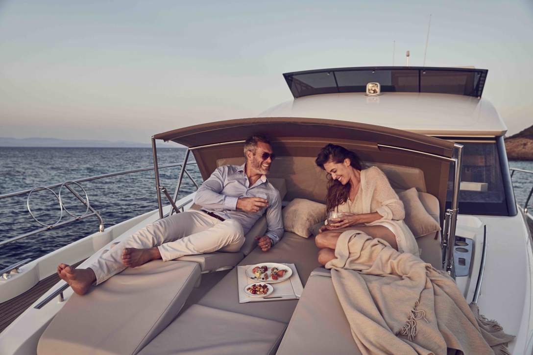 Prestige 520 Flybridge Exterior - 36.JPG