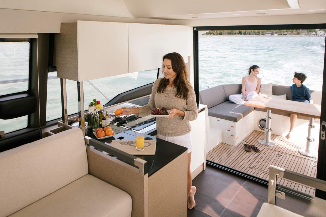 Prestige 460 Flybridge Interior - 4.JPG
