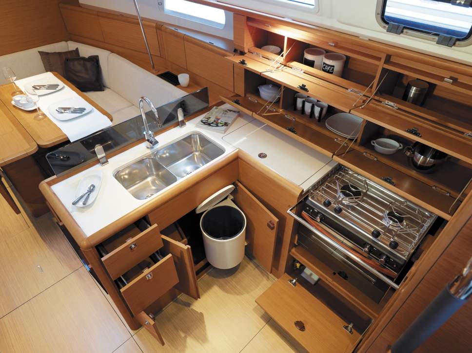 Jeanneau Sun Odyssey 389 Interior - 17.JPG